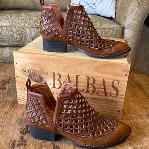 💖 Jeffrey Campbell Booties